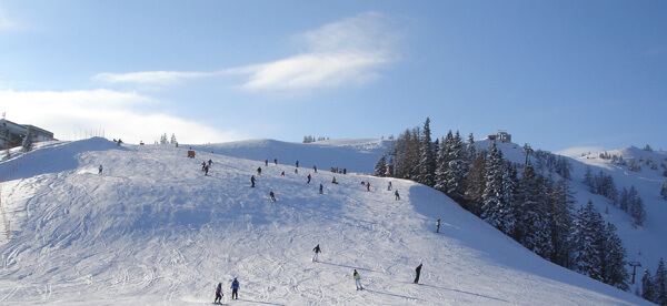 Skifahren auf der Piste