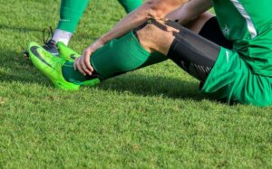 Beim Sport umgeknickt: So lassen sich die Schmerzen lindern